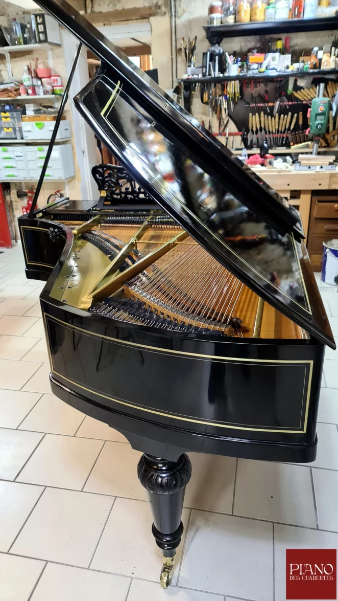 PLEYEL noir Napoléon III avec double filet de laiton