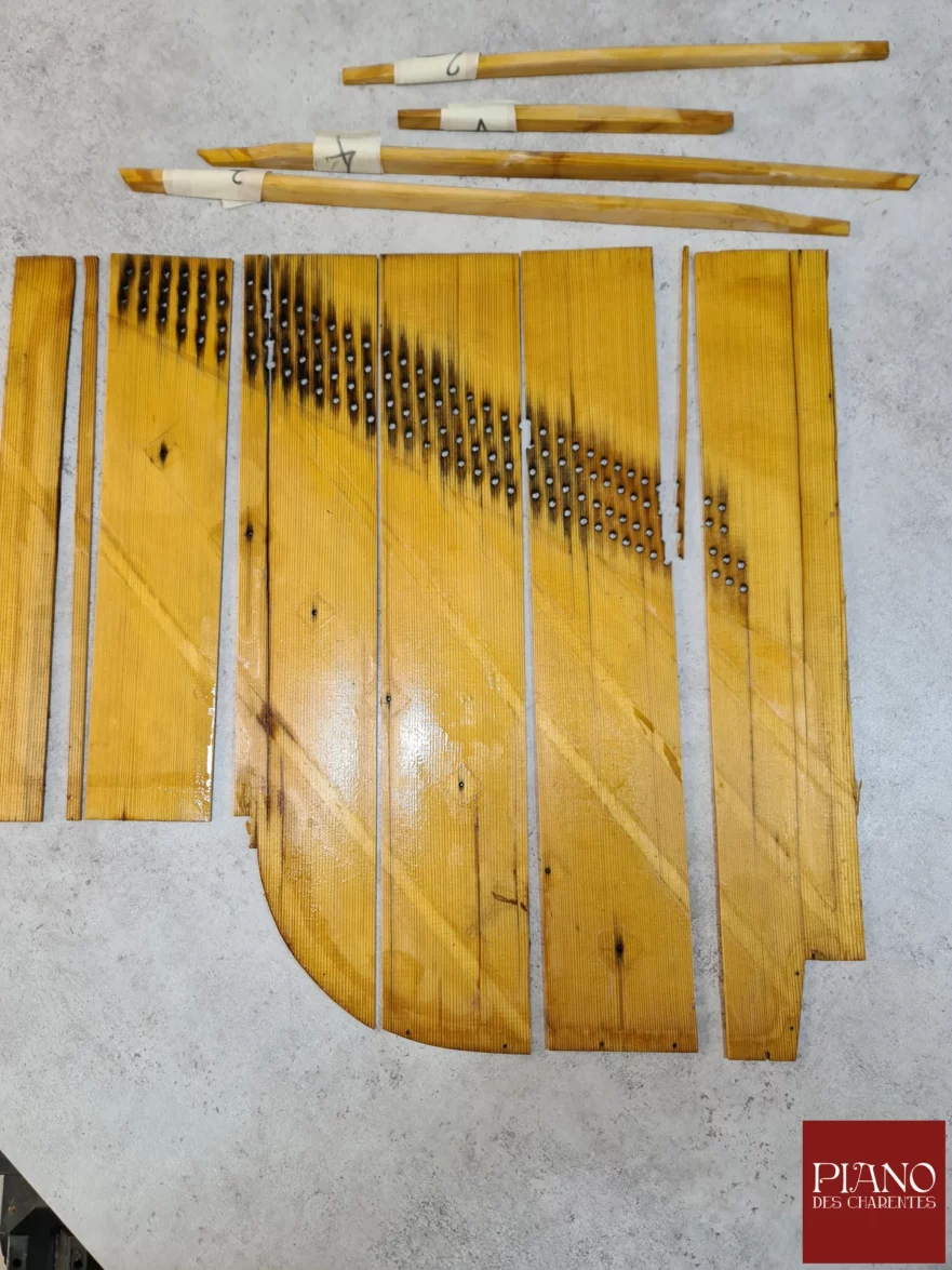 Table d'harmonie sous presse piano carré BRESSLER 1810