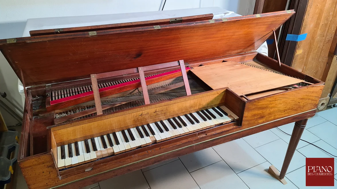 Piano forte ERARD Carré bi cordes 1807