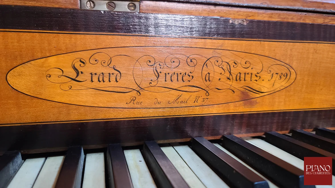 Piano forte ERARD carré 1789 Louis XVI