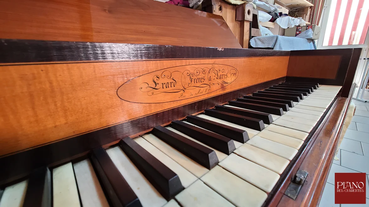 Piano forte ERARD carré 1789 clavier ivoire et ébène d'époque