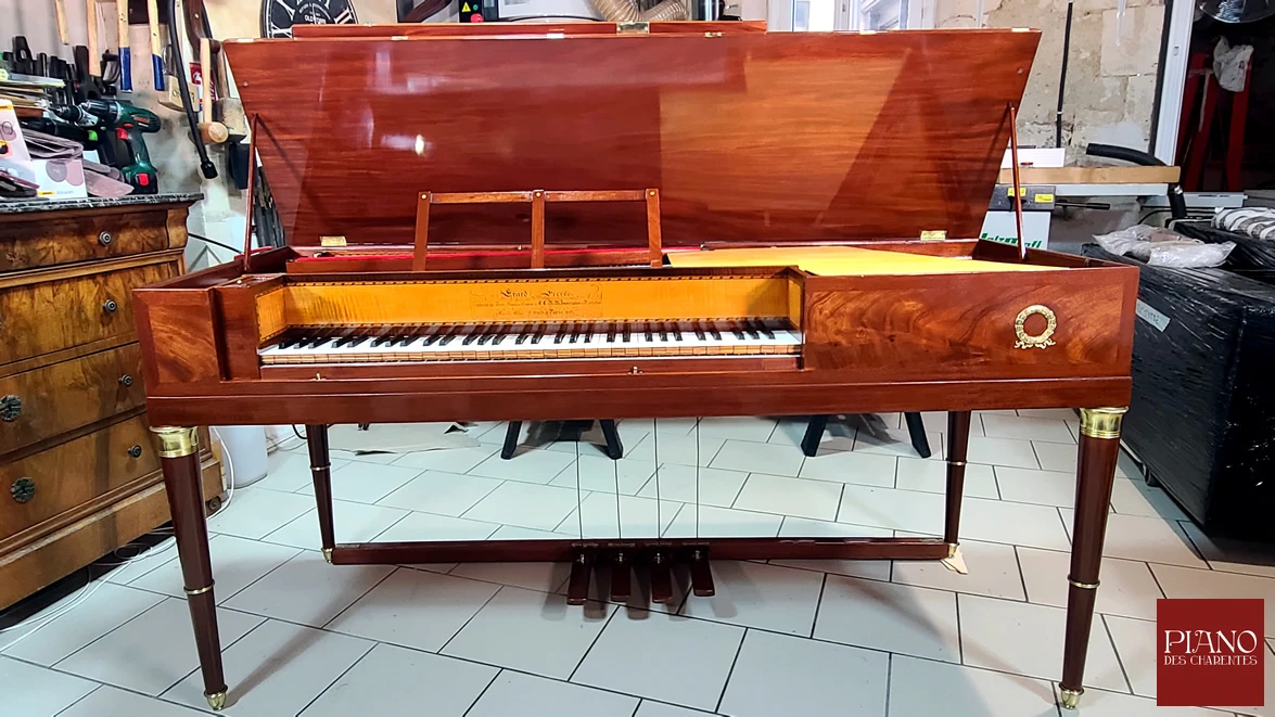 Piano forte ERARD Carré acajou de Cuba ronceux 1811