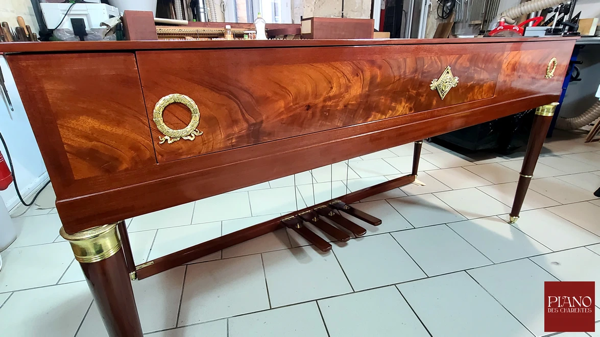 Piano forte ERARD Carré acajou de Cuba ronceux 1811