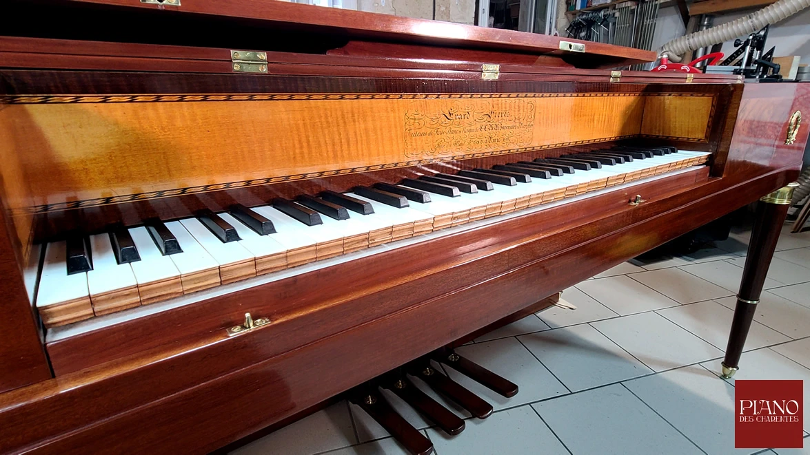 Piano forte ERARD Carré acajou de Cuba ronceux 1811
