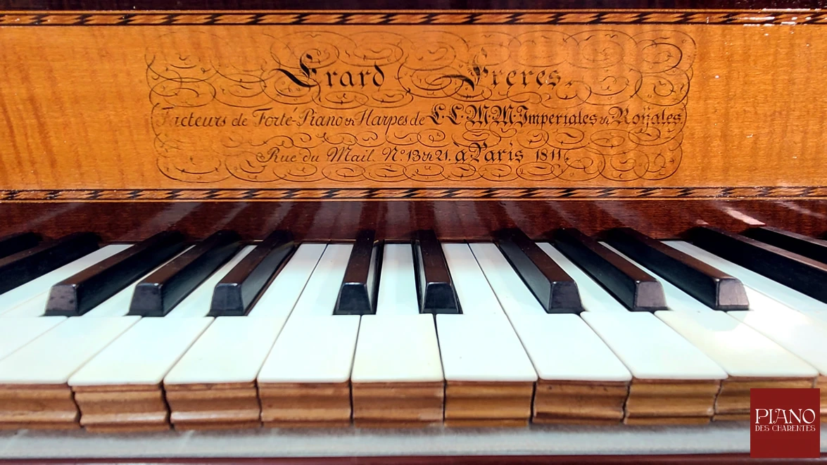 Piano forte ERARD Carré acajou de Cuba ronceux 1811