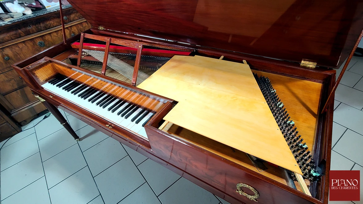 Piano forte ERARD Carré acajou de Cuba ronceux 1811