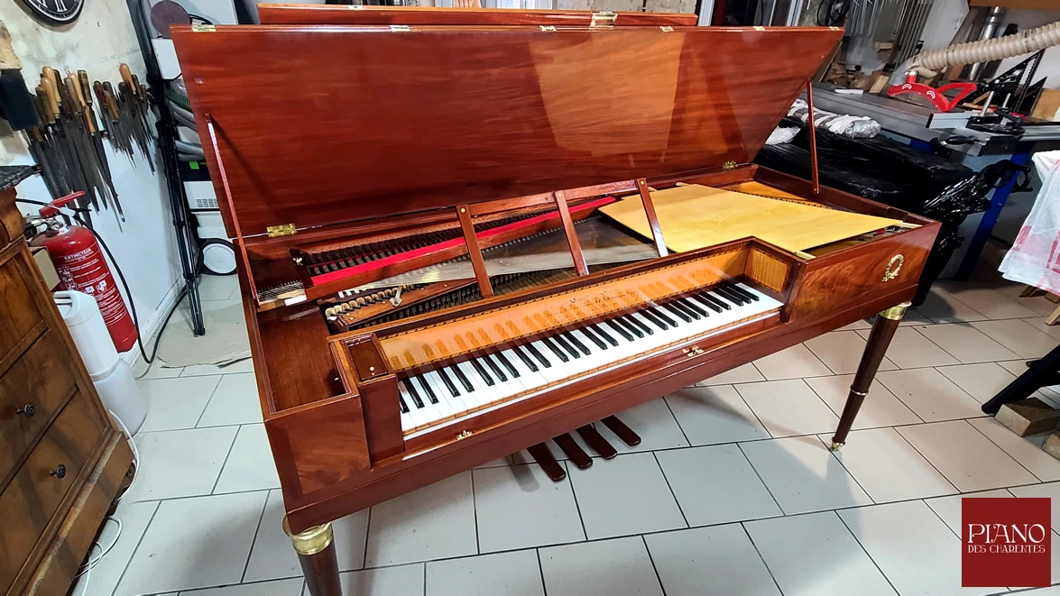 Piano forte ERARD Carré acajou de Cuba ronceux 1811