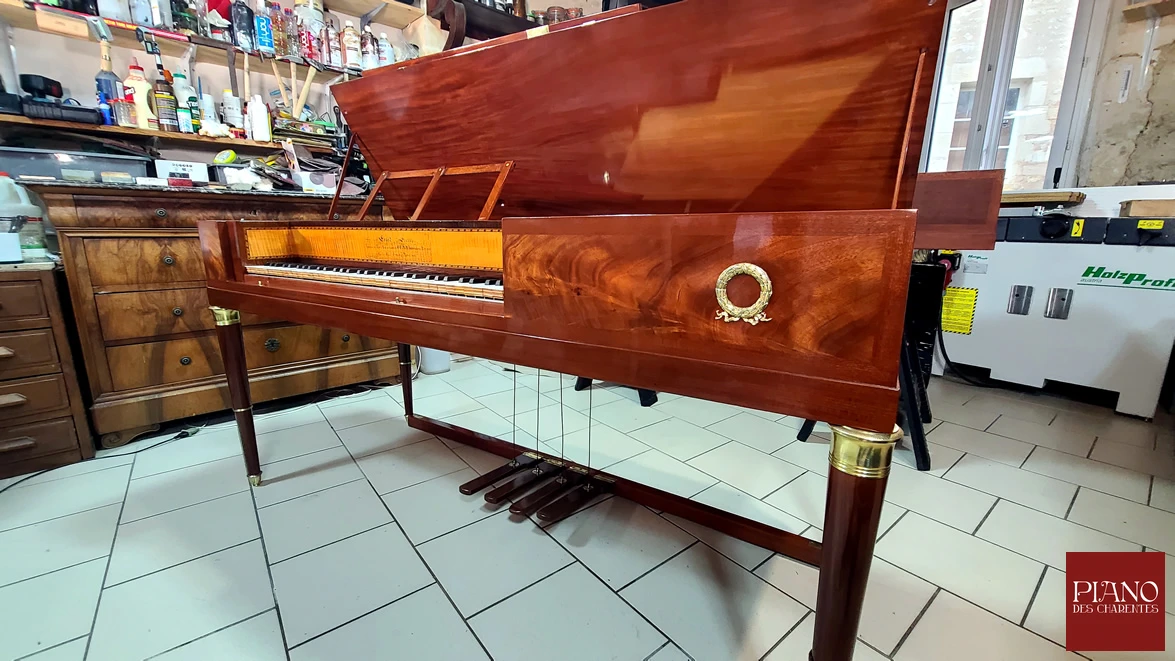 Piano forte ERARD Carré acajou de Cuba ronceux 1811