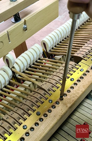Technicien réglage mécanique de piano ancien