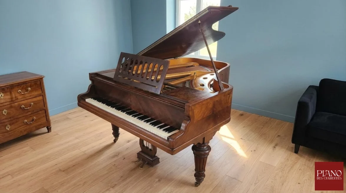 Piano à queue ERARD modèle N°0 palissandre frisé 1924