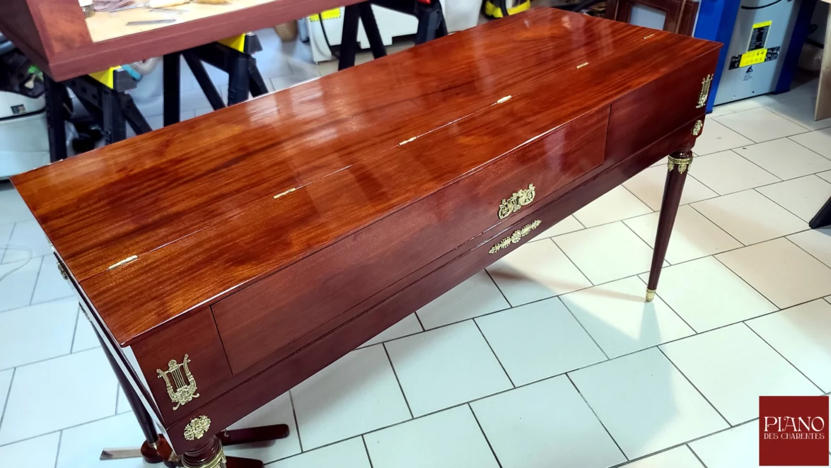 bressler 1810 piano forte carre vernis au tampon