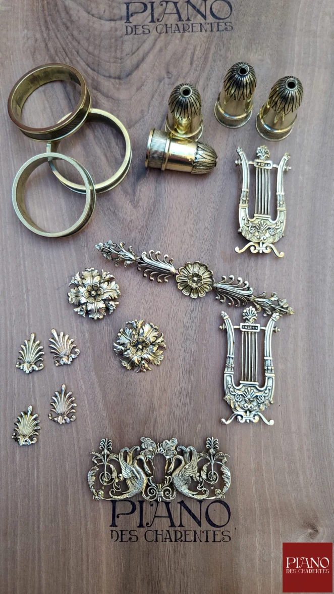 bressler 1810 polissage des ornements en laiton